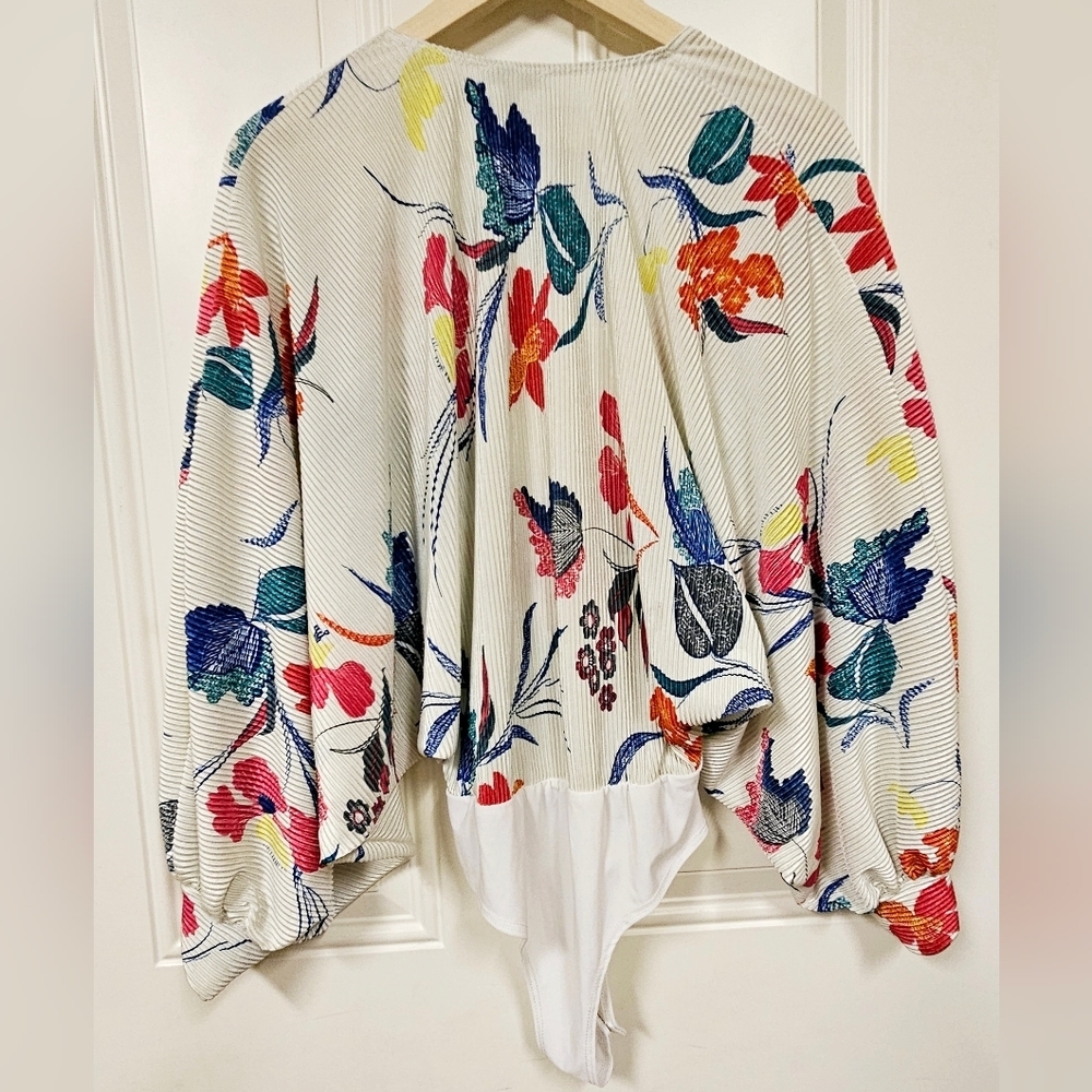 COPY - Fashion Nova Floral flowers pleated bishop sleeve Bodysuit blouse size L - Picture 8 of 12